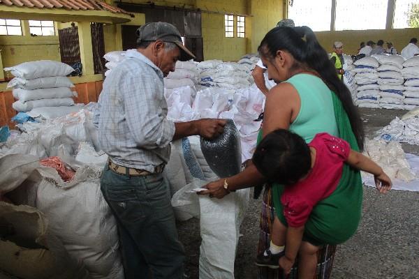 Llevan granos    básicos a San Miguel Panán.