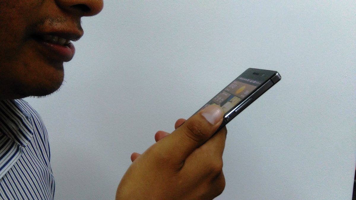 Ahora es posible dar comandos de voz en español al asistente de Google, para enviar mensajes por servicios como WhatsApp. (Foto Prensa LIbre: Hemeroteca PL).