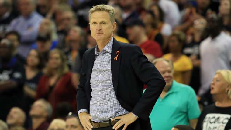 Los Golden State Warriors buscarán sentenciar la final de la NBA este lunes en el quinto juego de la serie contra los Cavaliers. (Foto Prensa Libre: AFP).