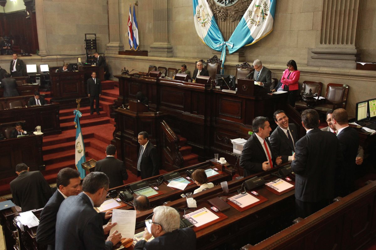 Los 158 diputados recibieron de manera proporcional el Bono 14. Foto Prensa Libre: Hemeroteca Pl