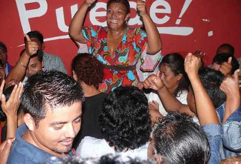 Sonia de Pleitez invita a las mujeres a participar.