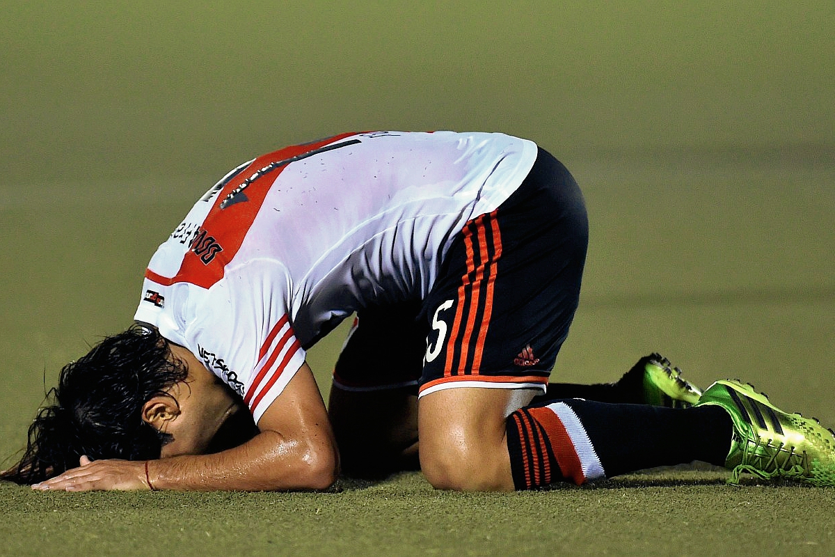 El jugador de River Plate Lucas Boye muestra la impotencia de no poder conseguir el triunfo con su equipo. (Foto Prensa Libre: AFP).