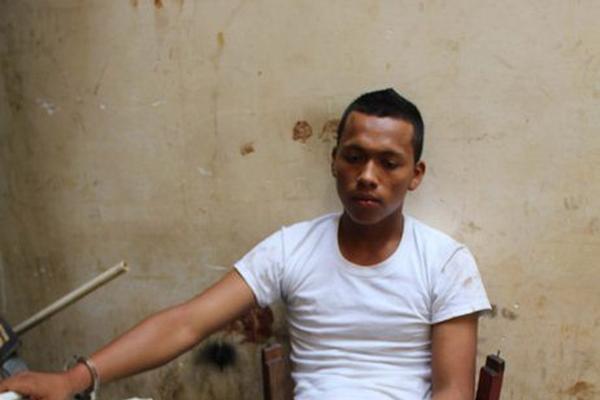 Gover Eliazar Bonilla, sindicado de extorsión, permanece en la subestación de Mazatenango. (Foto Prensa Libre: Omar Méndez)