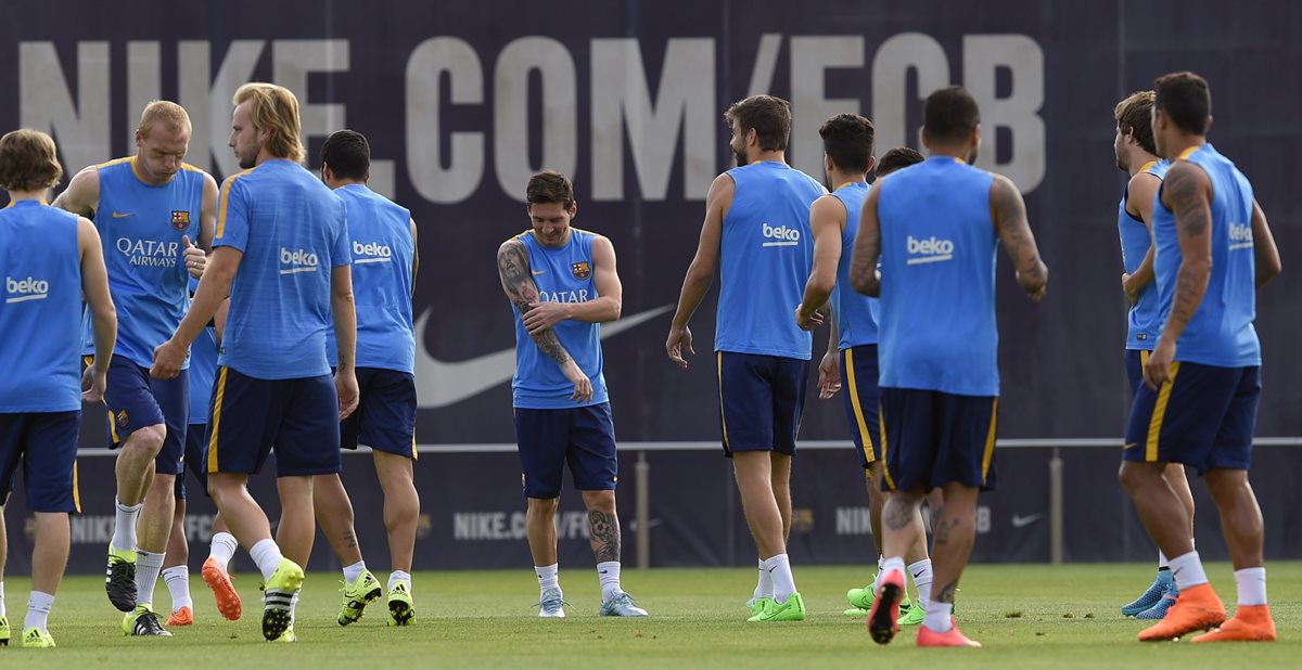 Lionel Messi ya se entrenó con el Barcelona, quien espera hacer una buena temporada. (Foto Prensa Libre: AFP)