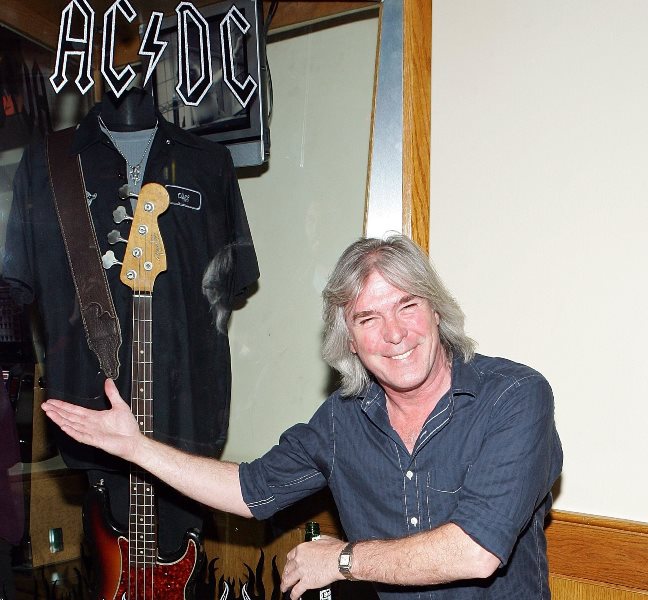 Cliff Williams se retirará después de su gira que cierra en Estados Unidos. (Foto Prensa Libre: AP)