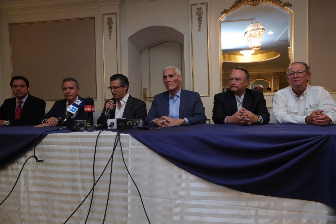 Empresarios dan conferencia de prensa sobre revelaciones de financiamiento al partido FCN-Nación. (Foto Prensa Libre: Estuardo Paredes)