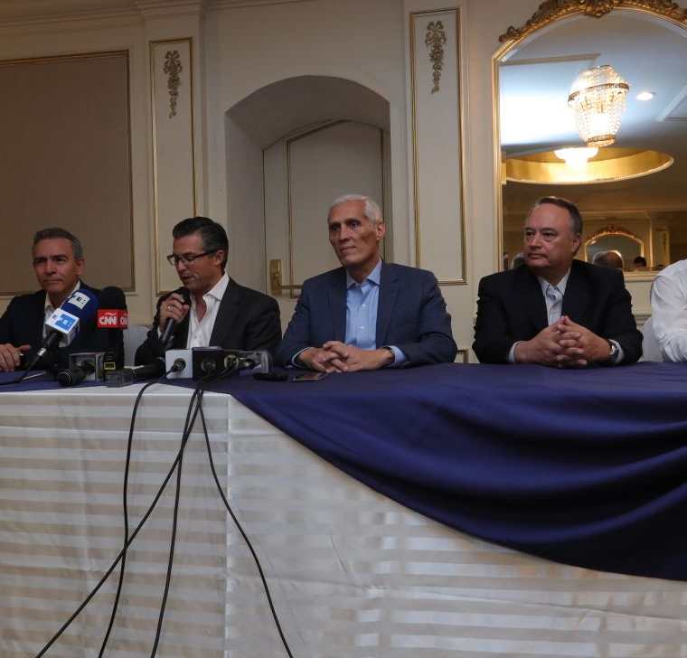 Empresarios dan conferencia de prensa sobre revelaciones de financiamiento al partido FCN-Nación. (Foto Prensa Libre: Estuardo Paredes)