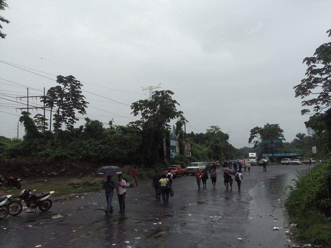 Persiste manifestación en el km 178 de la ruta a suroccidente, en Retalhuleu. (Foto Prensa Libre: Jorge Tizol)