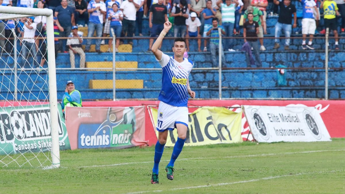 Arce ya suma 9 goles en Liga Nacional y está cumpliendo su promesa de ayudar a Suchitepéquez con goles. (Foto Prensa Libre: Cristian Soto)