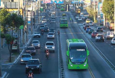 Vecinos consideran que el Transmetro es uno de los proyectos más exitosos de la comuna, pero el retraso en la inauguración de los ejes ha desatado críticas.