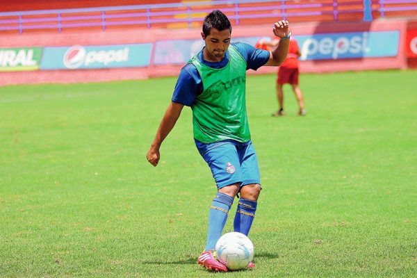 El Torito García ha participado en ocho ocasiones con el equipo rojo en el torneo Clausura 2015. (Foto Prensa Libre: Carlos Vicente)