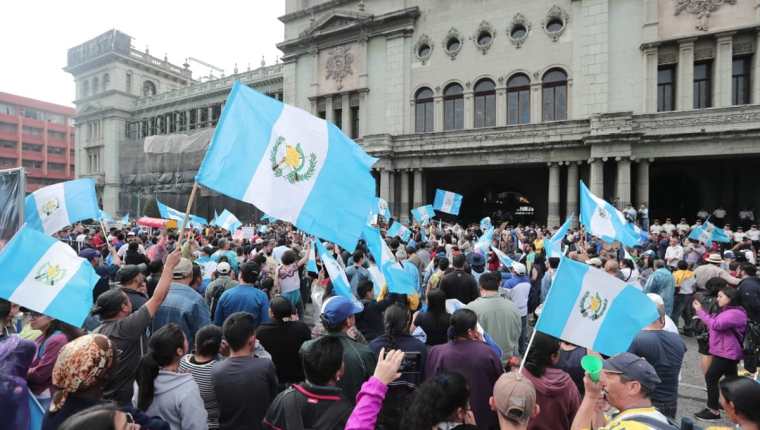 Familias y grupos se reunieron para la manifestación a favor de Cicig. (Foto Prensa Libre: Juan Diego González)