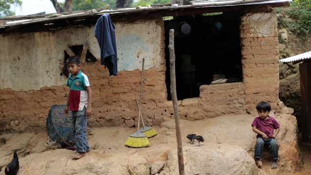 Más de la mitad de la población mundial no tiene acceso a servicios de salud, principalmente en países más pobres. (Foto Prensa Libre: AFP)