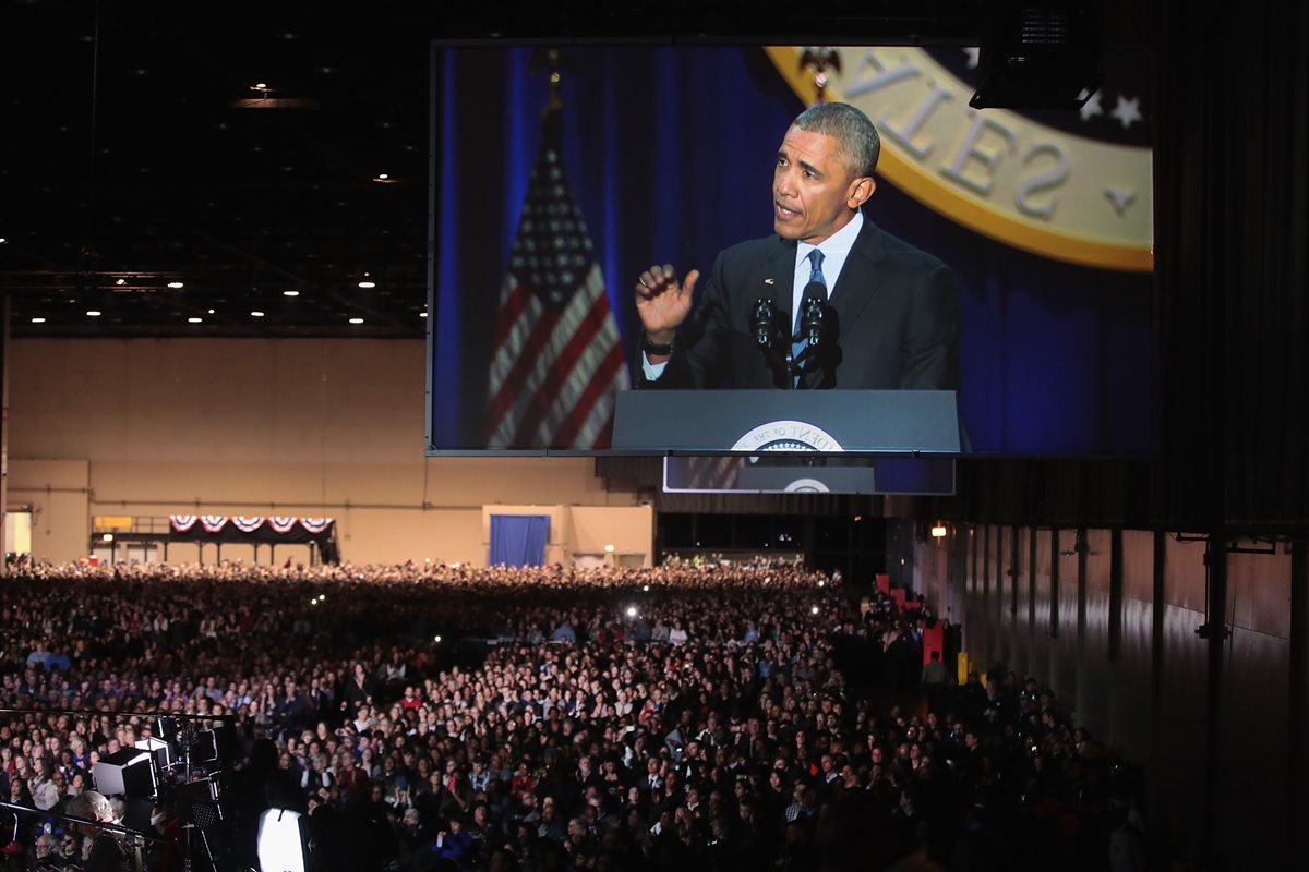 Barack Obama pronuncia su emotivo discurso de despedida entre la ovación de los asistentes. (Foto Prensa Libre: AFP).