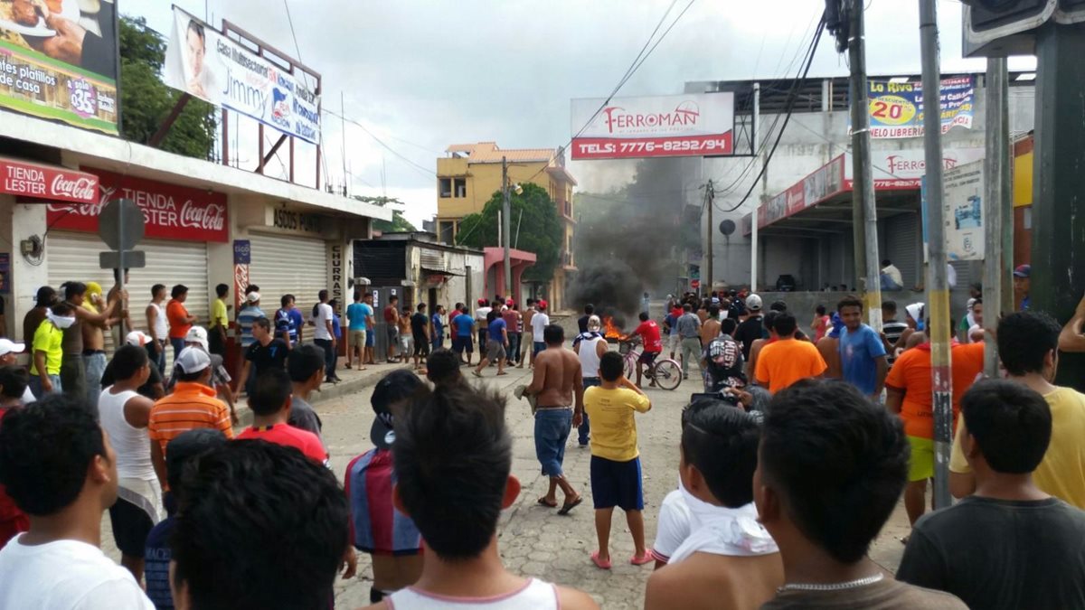 Sector de Tecún Umán, San Marcos, donde se registran disturbios por el decomiso de mercadería de contrabando. (Foto Prensa Libre: Alexánder Coyoy)