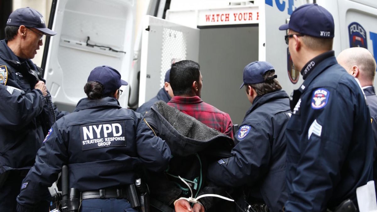 Arrestos de pandilleros de la Brentwood Locos Salvatruchas en Nueva York. (Foto Prensa Libre: AP).