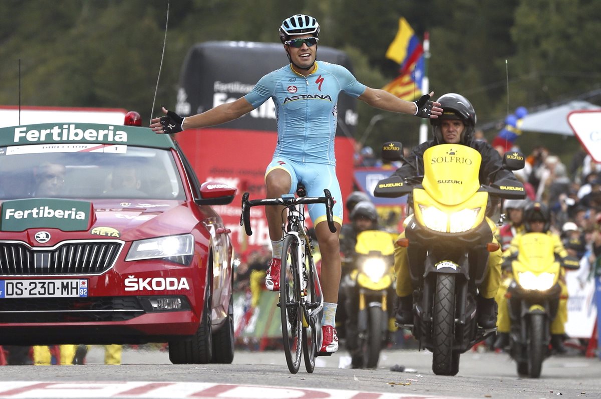 Mikel Landa, se proclamó el vencedor de la undécima etapa de la Vuelta Ciclística a España. (Foto Prensa Libre: EFE)