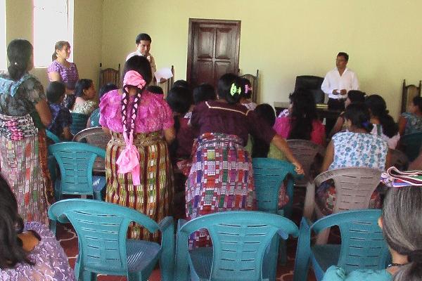 Féminas reclaman  derecho de bono.