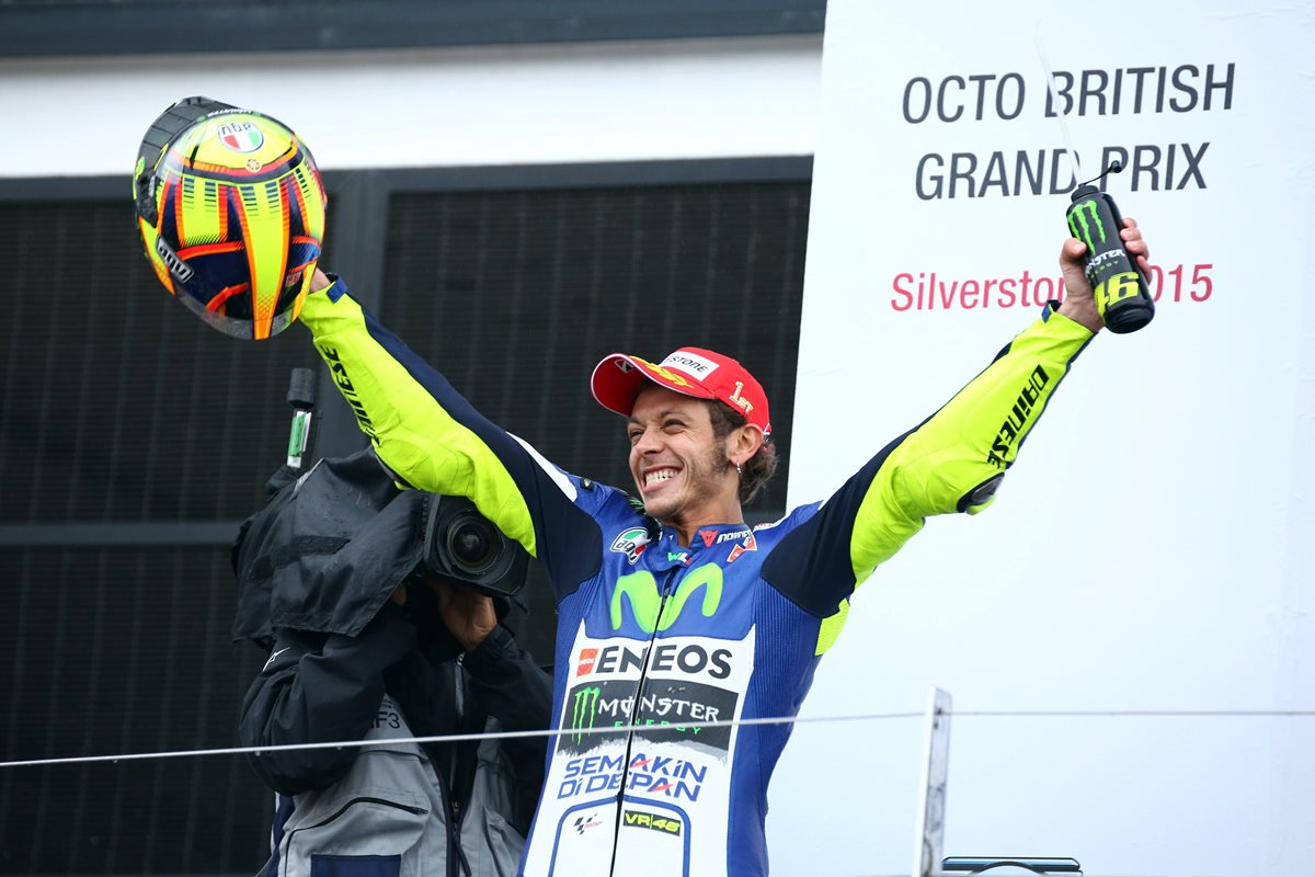 Valentino Rossi brilló en Gran Bretaña. (Foto Prensa Libre: EFE)