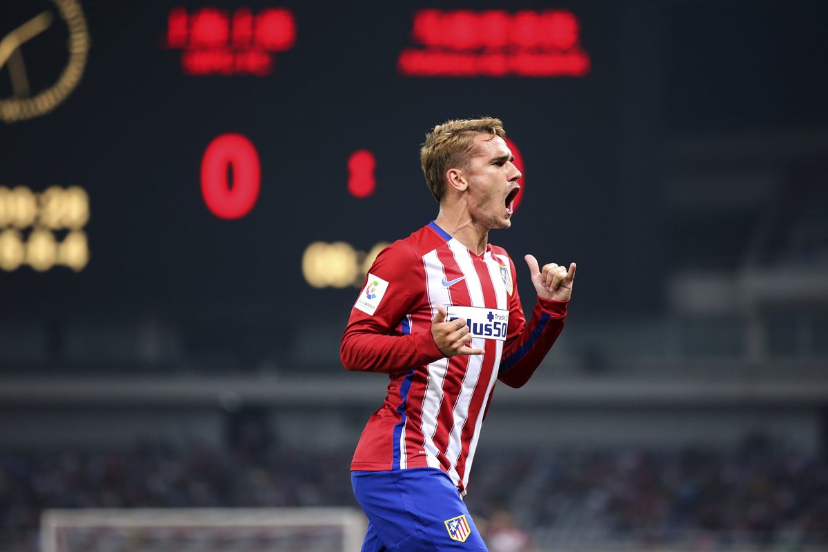 Antoine Griezmann celebra el gol marcado al Shanghái SIPG. (Foto Prensa Libre: EFE)
