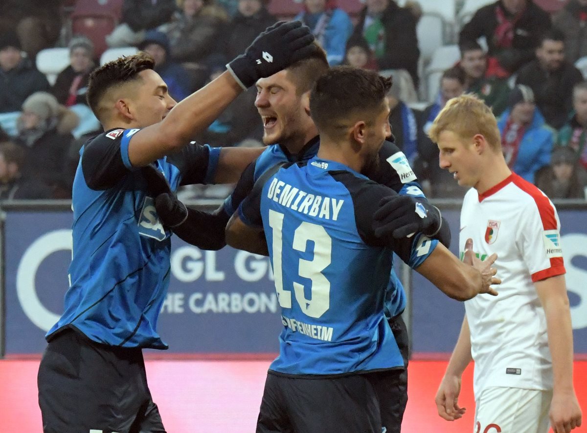 Los jugadores del Hoffenheim Nadiem Amiri, Andrej Kramaric y Kerem Demirbay mostraron su entusiasmo por el triunfo. (Foto Prensa Libre: AFP)