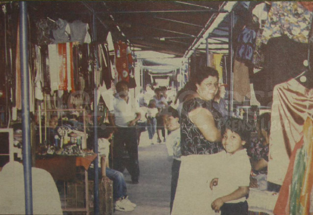 El mercado peatonal de la 18 calle en 1991. (Foto: Hemeroteca PL)