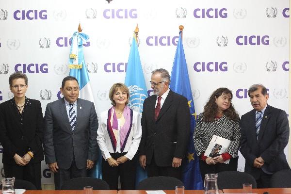 La Unión Europea dona  Q44 millones para el funcionamiento de la Cicig, en un  acto al que asistieron Valerie Julliand, de ONU; Mauricio López Bonilla, ministro de Gobernación; Stella Zervoudaki, embajadora de  Unión Europea en Guatemala; Iván Velásquez,  de Cicig; Claudia Paz, de MP; y Mynor Franco, magistrado de la CSJ.