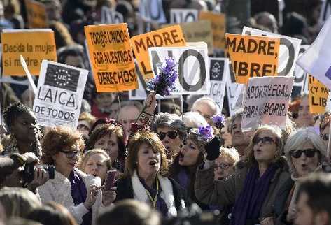 Miles marchan en Europa contra reforma española sobre ley de aborto