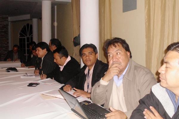 Reunión de autoridades en las que se propuso un pacto para evitar enfrentamientos durante repetición de comicios en Nebaj.