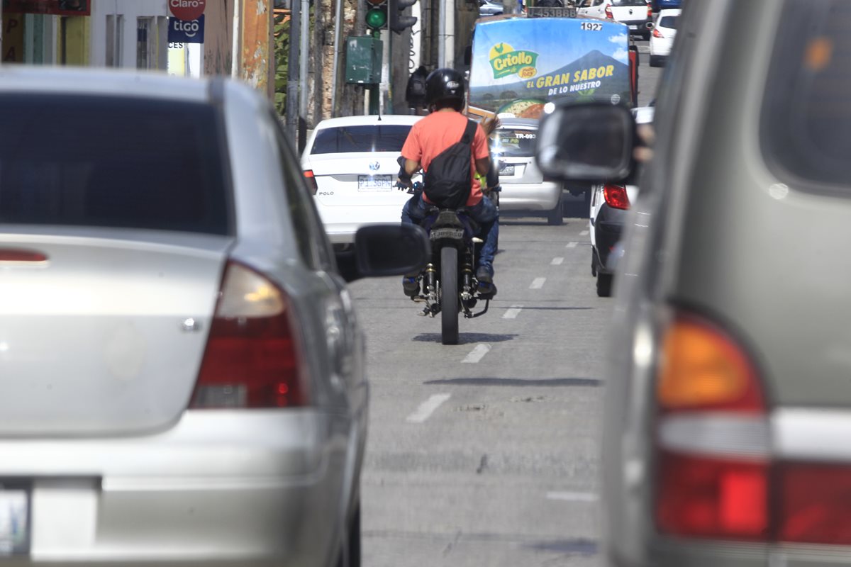 Algunos motoristas aún desconocen el reglamento según autoridades.(Prensa Libre: Hemeroteca PL)