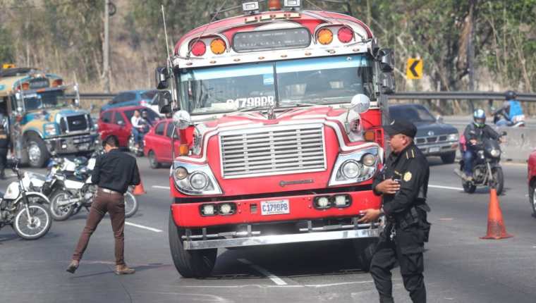 El autobús atacado en Villa Nueva se dirigía de Amatitlán hacia la Central de Mayoreo. (Foto Prensa Libre: Érick Ávila)