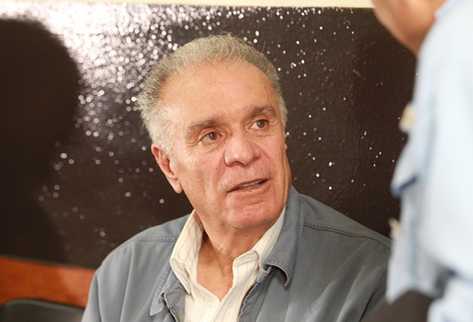 Mario Brol espera la lectura de la sentencia. (Foto Prensa Libre: Estuardo Paredes)