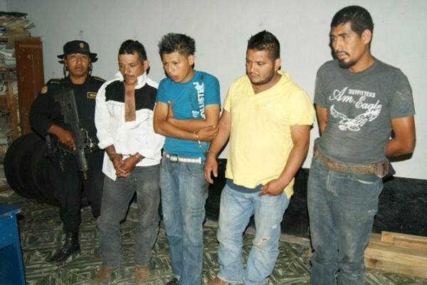 La Policía logró detener a cinco personas, una herida, luego de que estos les dispararon en Concepción Las Minas, Chiquimula. (Foto Prensa Libre: PNC)<br _mce_bogus="1"/>