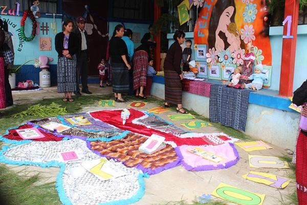 Uno de los murales que fueron elaborados por voluntarias y trabajadores del Área de Salud. (Foto Prensa Libre: Édgar Leonel Domínguez)<br _mce_bogus="1"/>