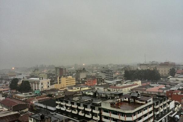 Condiciones lluviosas podrían afectar durante la tarde. (Foto Prensa Libre: Archivo)