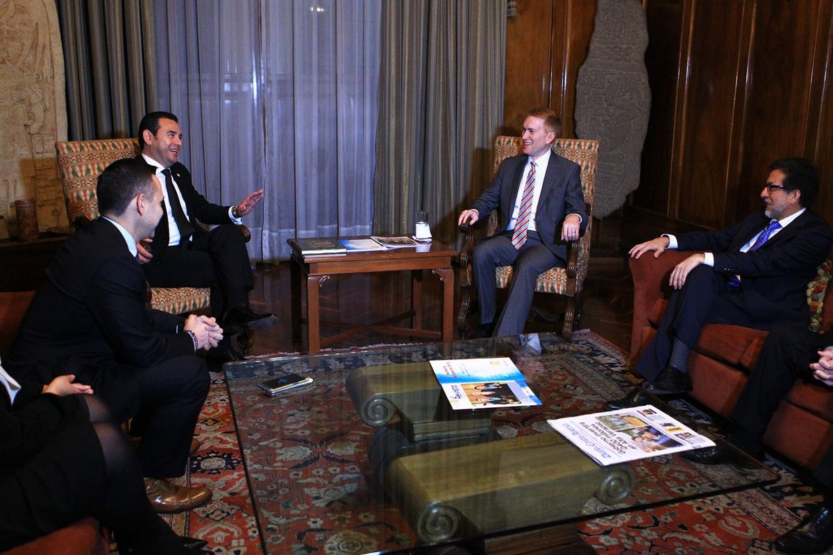 El senador Lankford llegó a la Casa Presidencial para reunirse con el mandatario Jimmy Morales. (Foto Prensa Libre: Embajada EE. UU.)