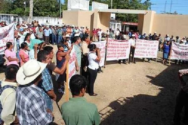 Unas 14 horas duró obstrucción de vías.