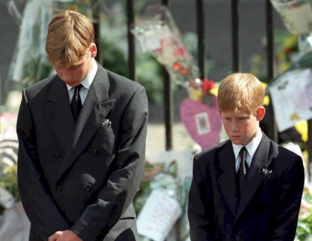 Dramas como la muerte de Diana, siendo William y Harry muy jóvenes, también causaron empatía en las personas.  GETTY IMAGES