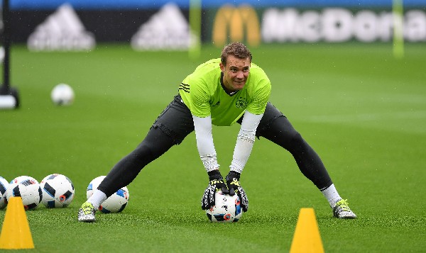 Manuel Neuer asegura que Alemania está concentrada para el choque contra Eslovaquia. (Foto Prensa Libre: EFE).