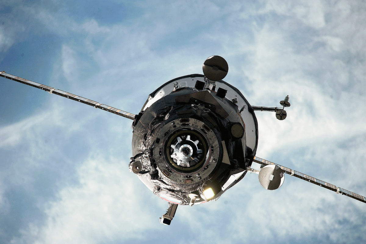 La sonda Progress M-27 se acerca para reabastecer a la Estación Espacial Internacional.(Foto Prensa Libre:AP).