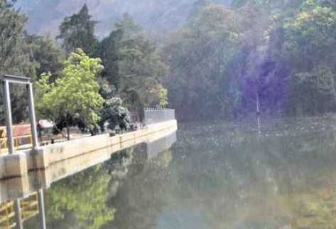 Agua que utilizan agricultores para regar tierras de Baja Veparaz