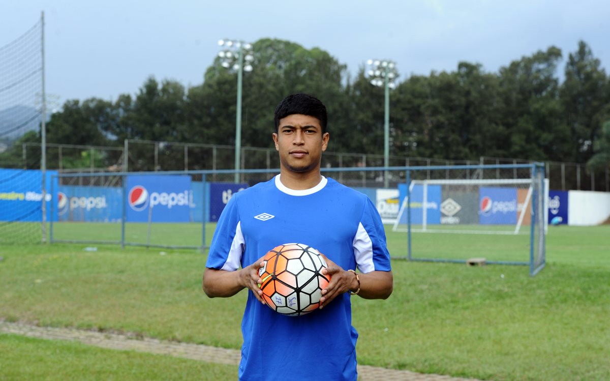 Edwin Rivas, hijo de padres guatemaltecos, pero nacido en Estados Unidos, entrenó con la selección absoluta de Guatemala en el 2016. Foto Hemeroteca PL