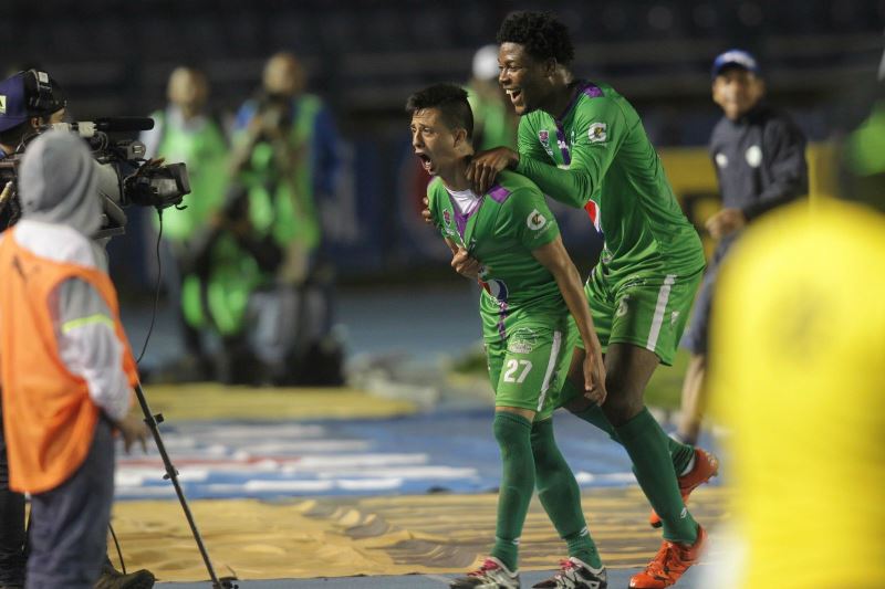 Alejandro Díaz anotó dos goles para Antigua GFC, en el juego de ida contra Comunicaciones. (Foto Prensa Libre: Norvin Mendoza).