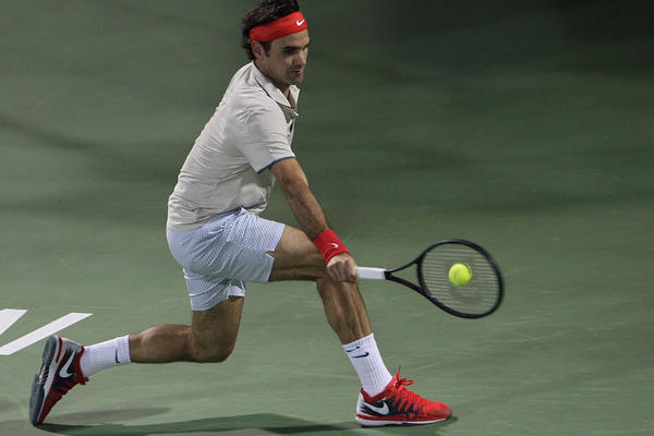 Federer supera con apuros la segunda ronda en Dubái. (Foto Prensa Libre: AP)