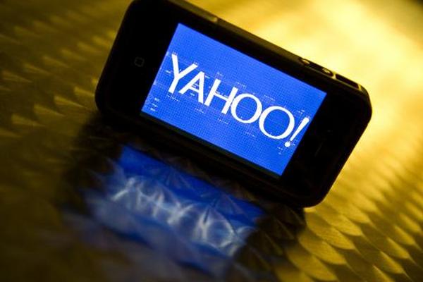 Logo de Yahoo!, en un teléfono. (Foto Prensa Libre: AFP)