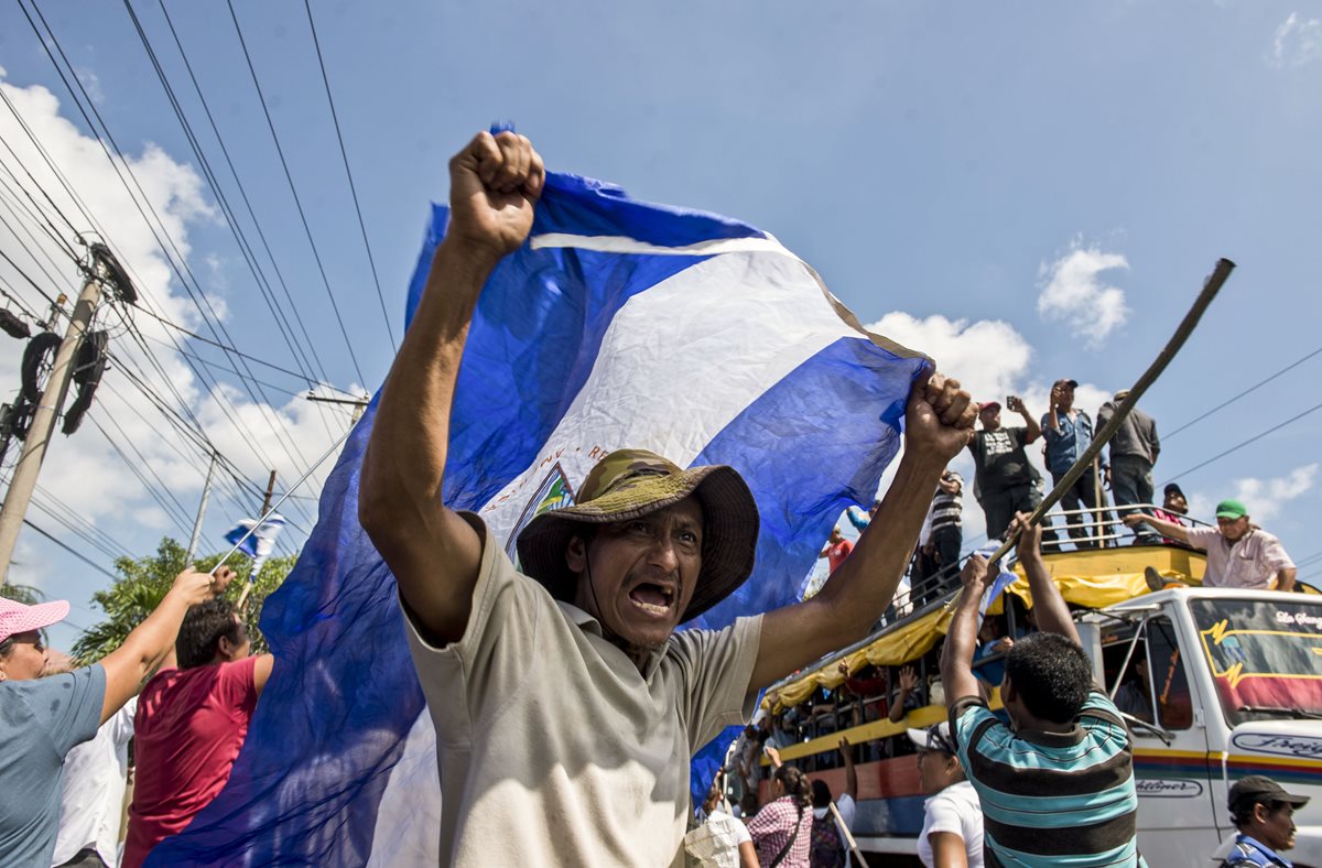 Varios manifestantes salieron a las calles esta semana para oponerse al proyecto. (Foto Prensa Libre: Foto Prensa Libre: AP)