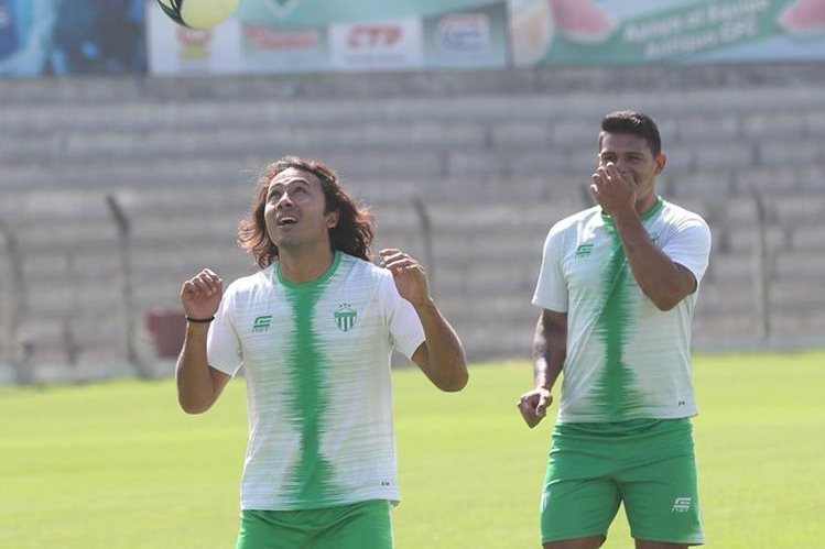 Antigua GFC comenzará una nueva etapa después de que se conociera sobre la salida del entrenador Mauricio Tapia. (Foto Prensa Libre: Hemeroteca PL)