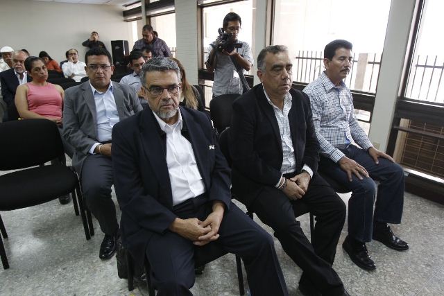 Manuel Barquín, Jaime Martínez y Basilio Cordero, en la audiencia de primera declaración por el caso Lavado y Política. (Foto Prensa Libre: Paulo Raquec)