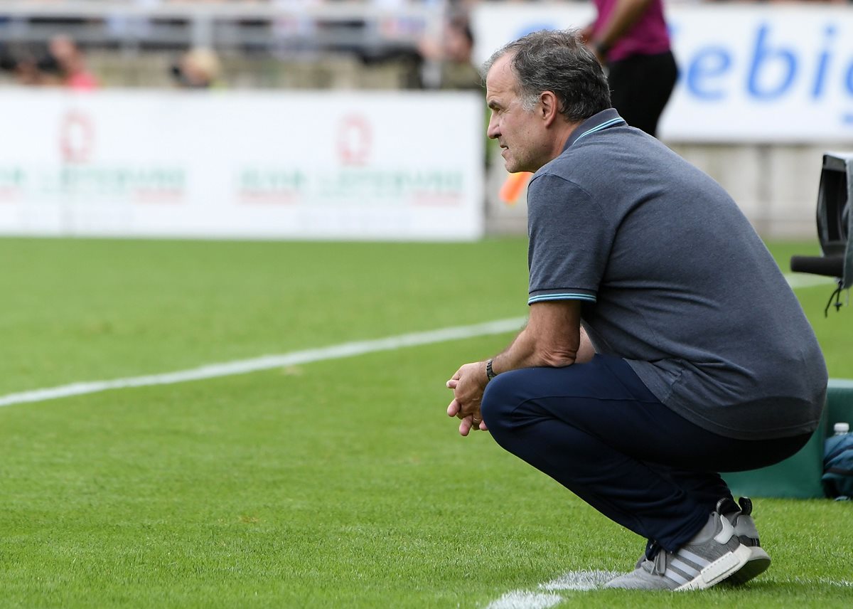 Marcelo Bielsa no tuvo el resultado deseado, pero demostró su estrategia. (Foto Prensa Libre: AFP)