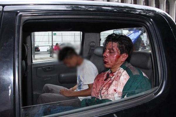 Tras persecución capturan a presuntos asaltantes que dispararon en contra de la Policía en la zona 9. (Foto Prensa Libre: PNC)
